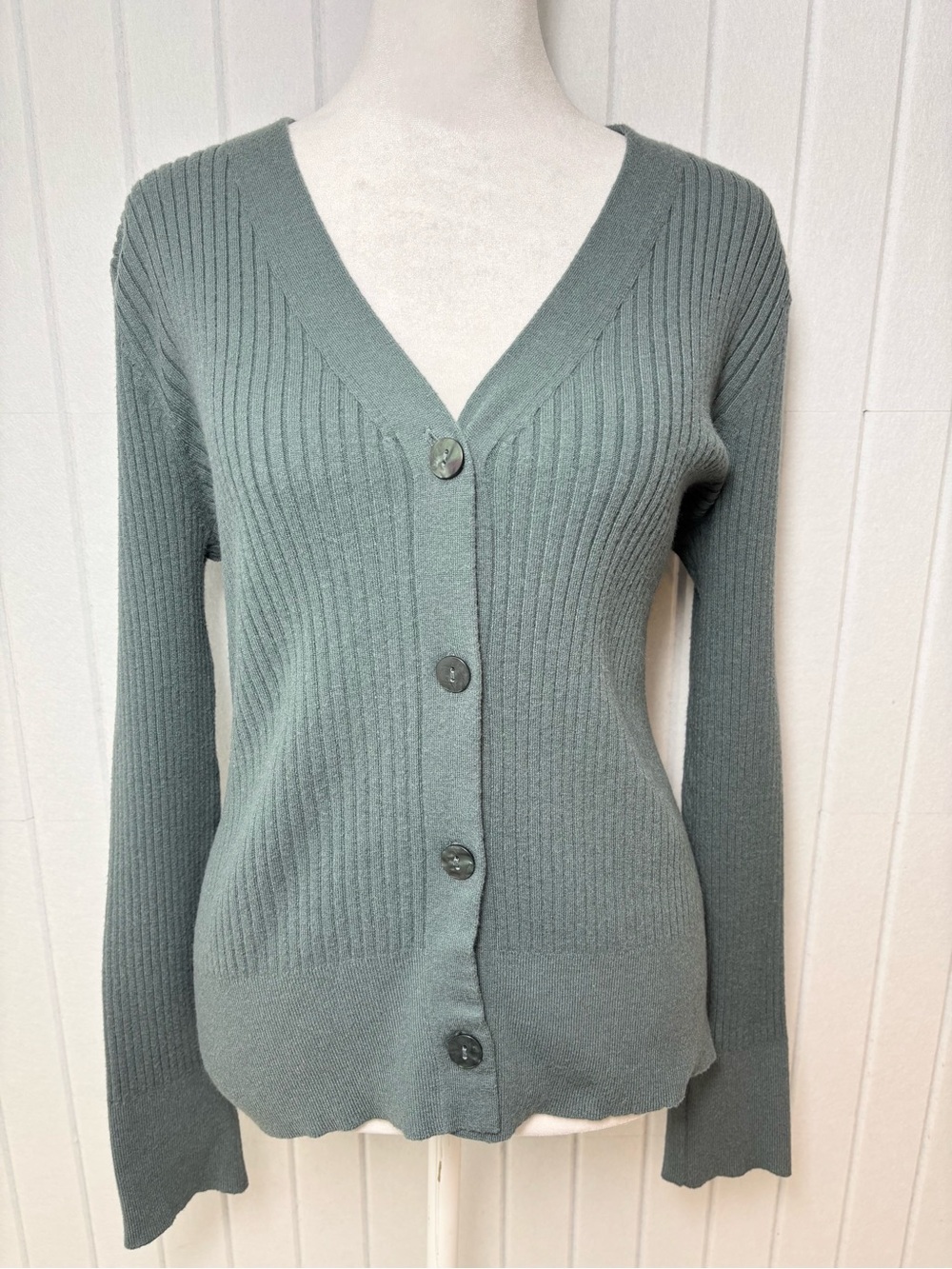 a‎ new day Sage Green Ribbed V-Neck Button Cardigan Size M